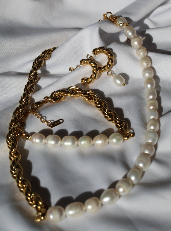 Collana twirl e perle di fiume
